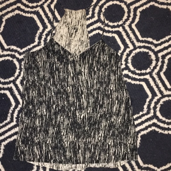 Express - Patterned Reversible Tank - Picture 2 of 8